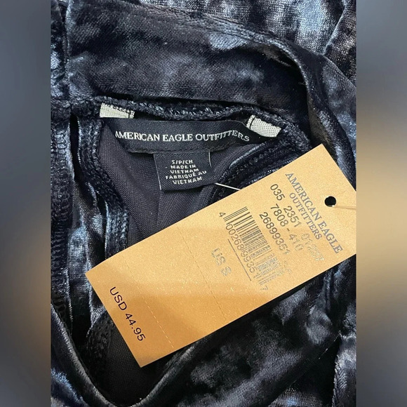 American Eagle Outfitters Crushed Velvet Cold Shoulder Swing Top Size Small NWT - Picture 10 of 11